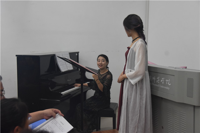 通过骆老师的声乐公开课,同学充分认识到声乐学习的重要性,为新生声乐